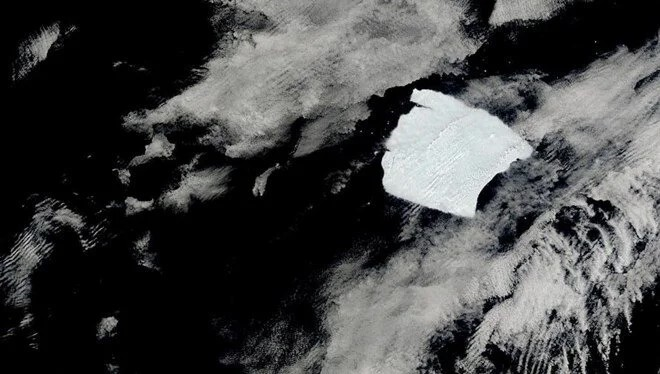 Dünyanın en büyük buzdağı yok oluyor